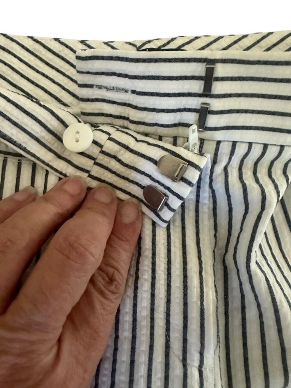 Lafayette 148 New York Striped Seersucker Pants Size 4, EUC - Picture 4 of 6